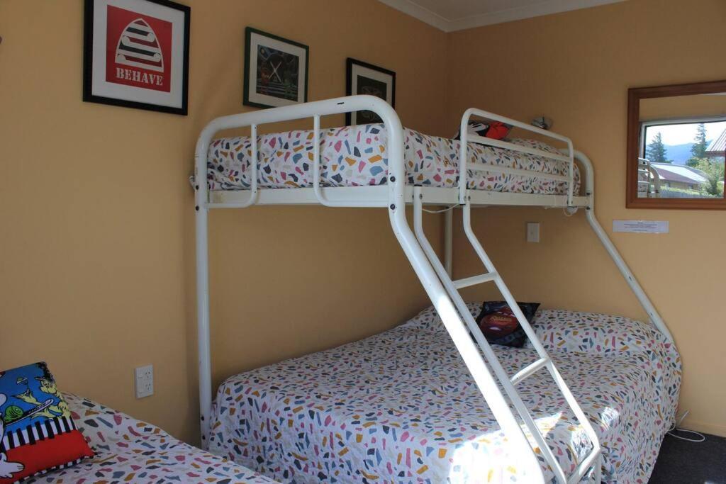 Popular Family And Pet Friendly Modern Cosy Bach Wifi Holiday home Hanmer Springs