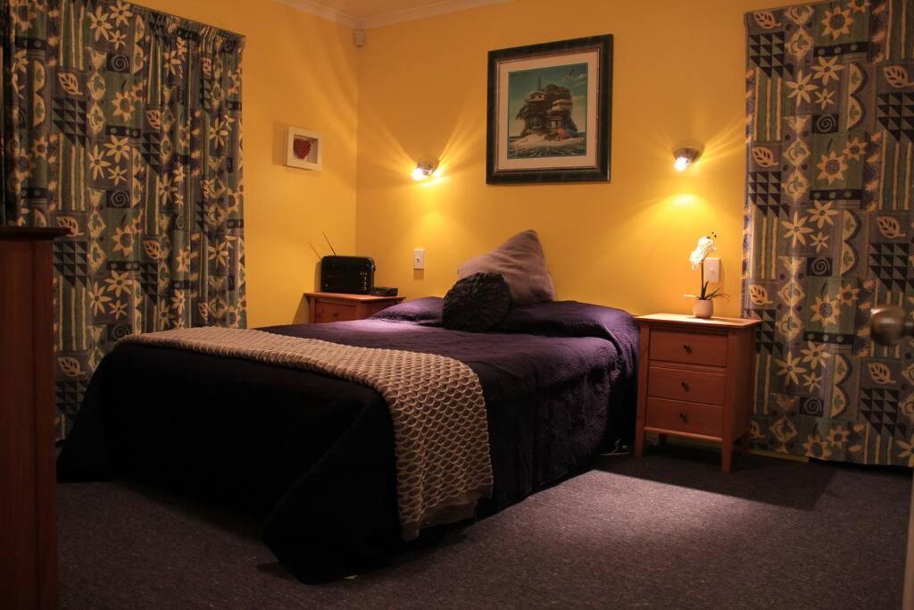 Popular Family And Pet Friendly Modern Cosy Bach Wifi Holiday home *