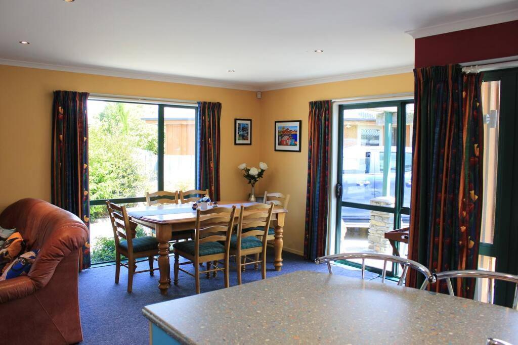 Holiday home Popular Family And Pet Friendly Modern Cosy Bach Wifi *
